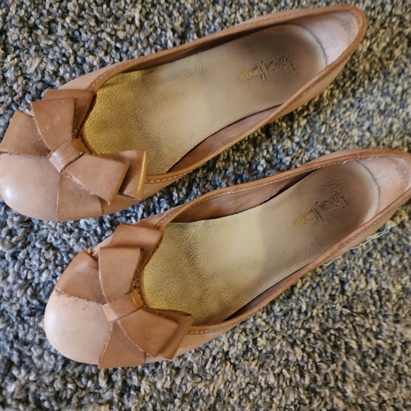 Neiman Marcus leather flats size 6.5 - Picture 2 of 7